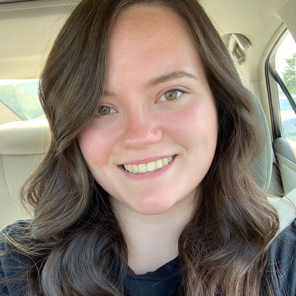 Meet your Posher, Leanna - Picture 2 of 6